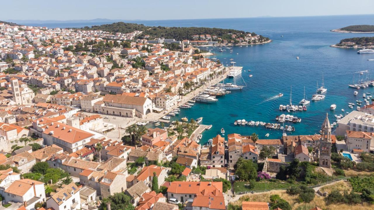Brand New Apt W Balcony & Perfect Seaview At Center Hvar Town Exterior photo